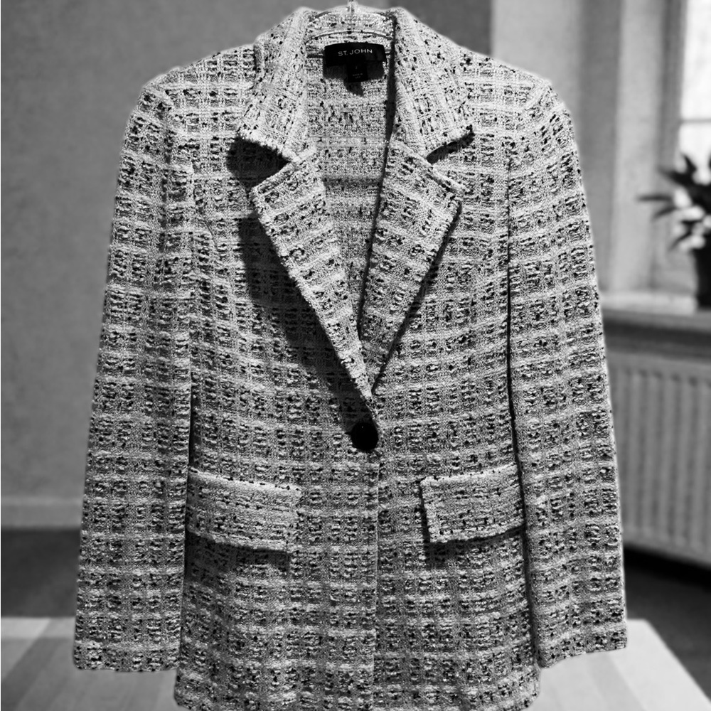 St. John Women's white and black with a silver thread Blazer